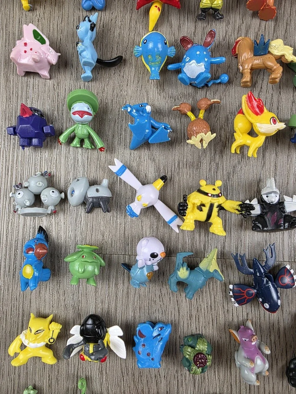 Pokémon Mini Figure Lot 137 Pieces Mixed Characters Collectible Figurines